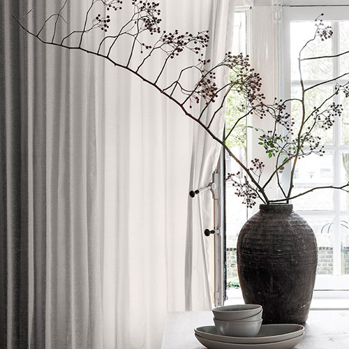 Vitrage in de woonkamer van Meijvogel Hout