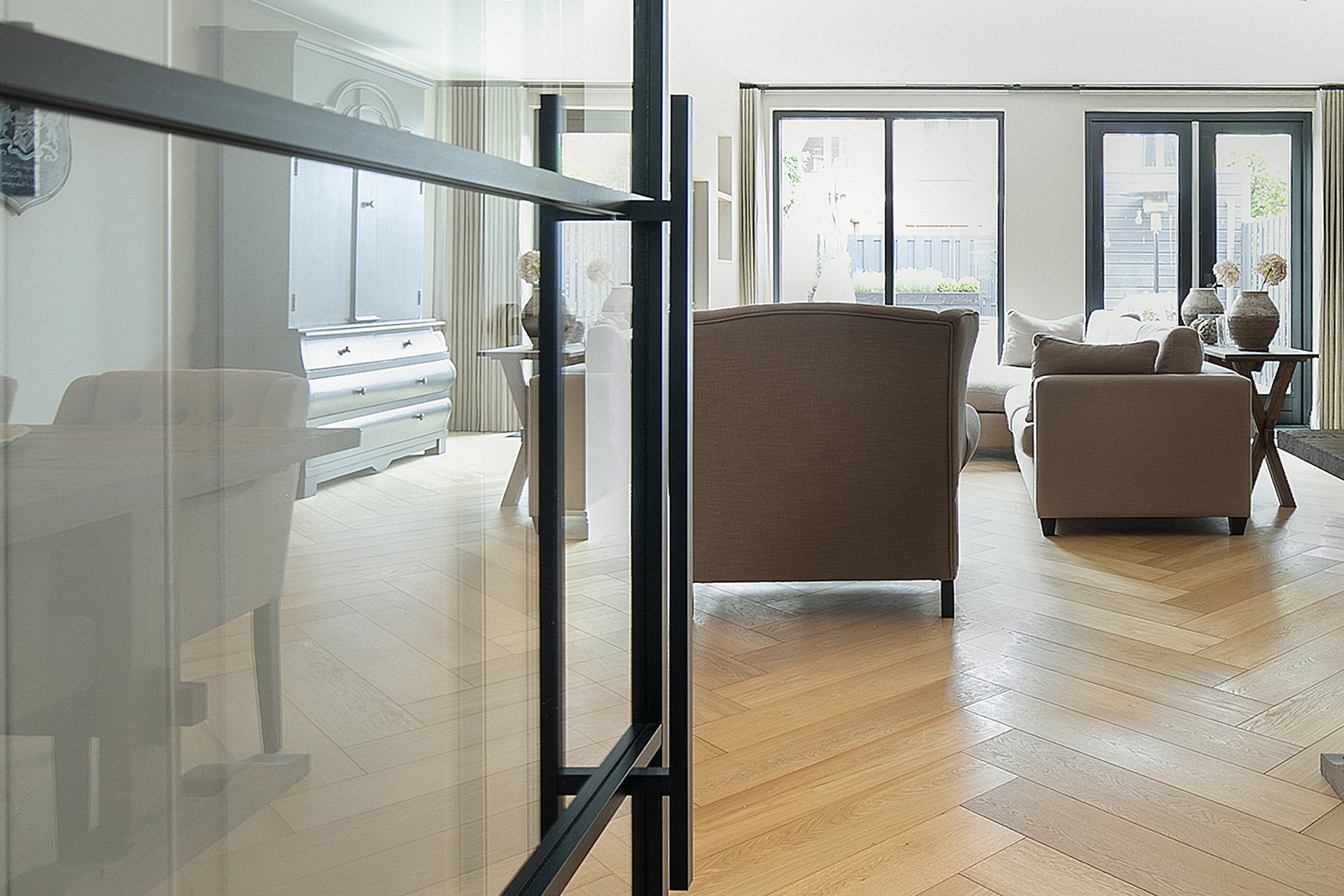 Last van tocht en slechte akoestiek in huis? Deze binnen- en buitendeuren bieden de oplossing!